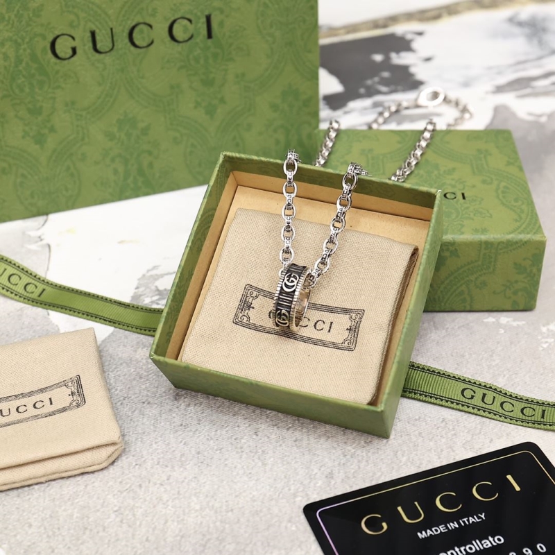 G*u*i necklaces
